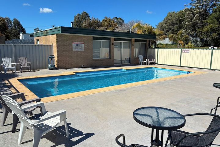 Pool 40 of 58