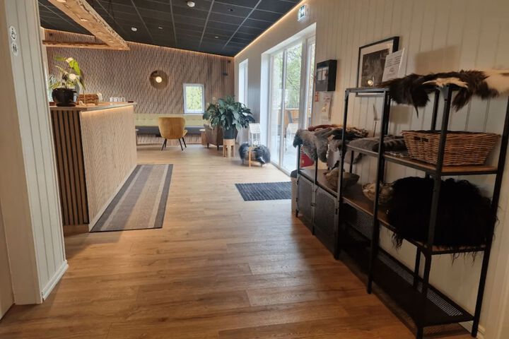 Guest Lobby
