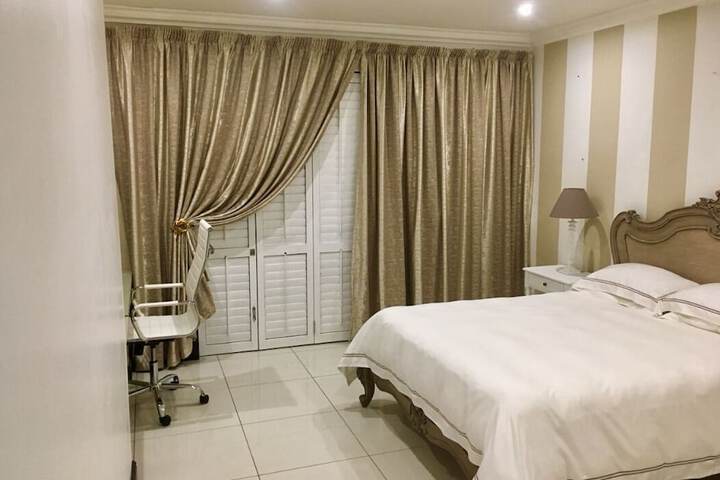 Room 14 of 216