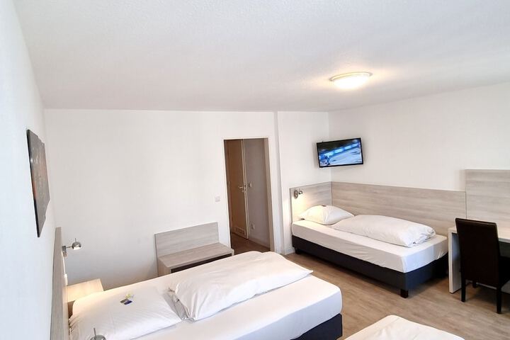 Room 14 of 65