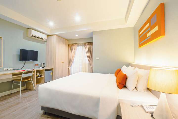 Room 8 of 50