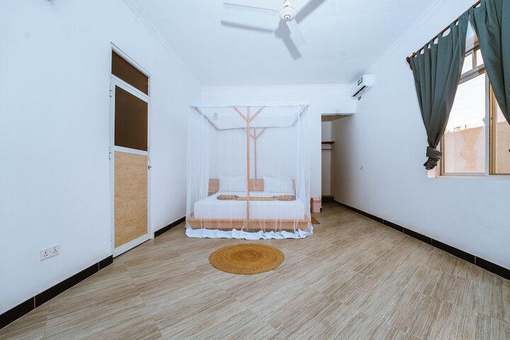 Room 3 of 26