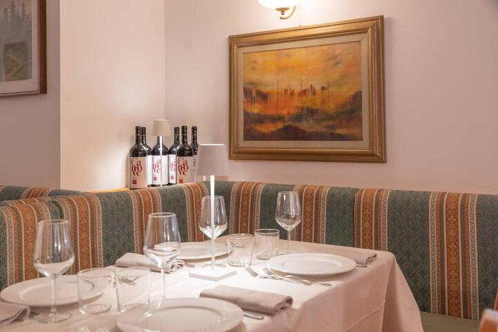 Dining 15 of 21