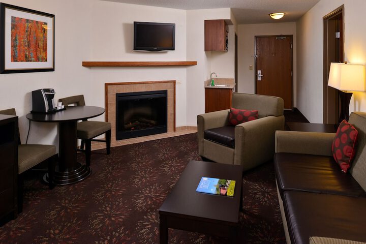 Room 6 of 77