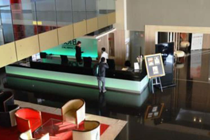 Entrance & Lobby