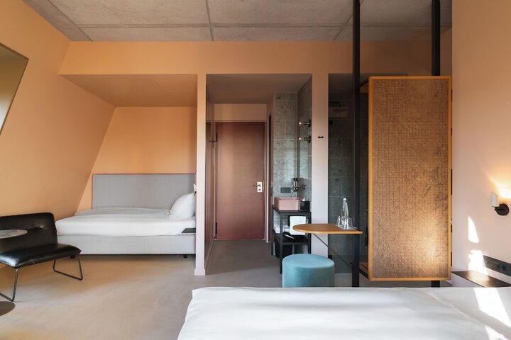 Room 16 of 112