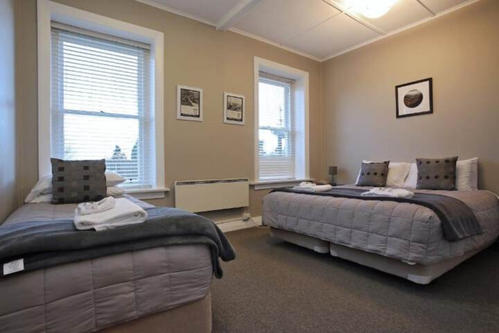 Room 6 of 28