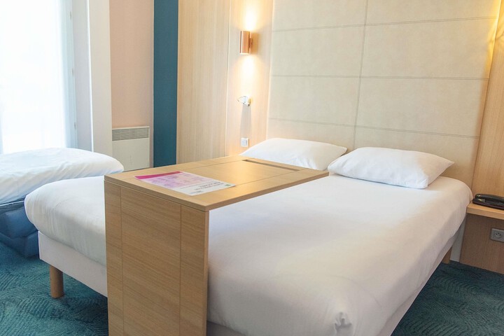 Room 44 of 130