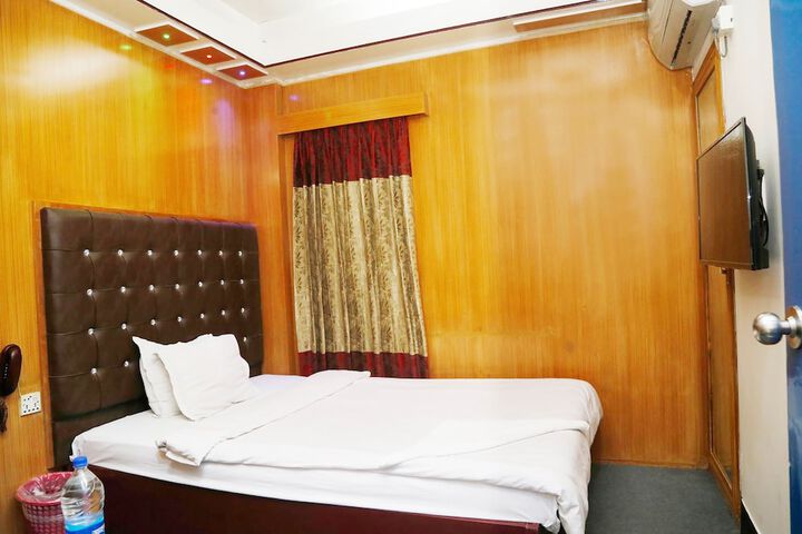 Room 15 of 74