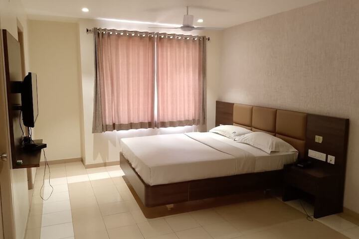 Room 7 of 12