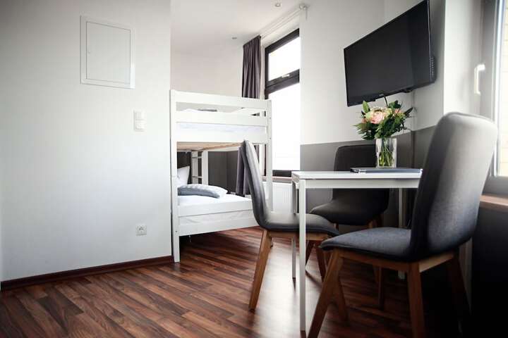 Room 42 of 77