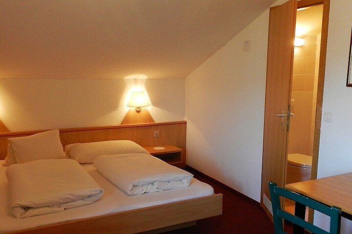 Room 12 of 62