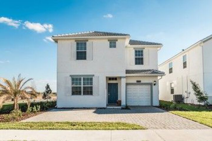 6 bedrooms luxury home best location!!