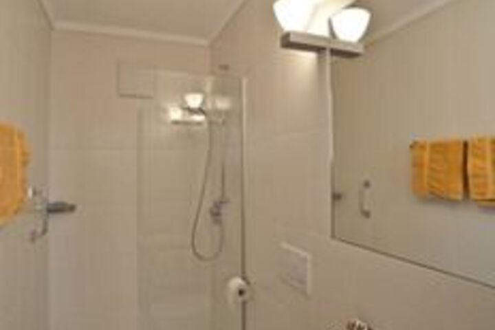 Room 10 of 93
