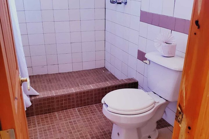 Room 9 of 33