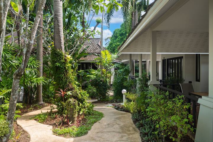 Hotel Exterior 207 of 211