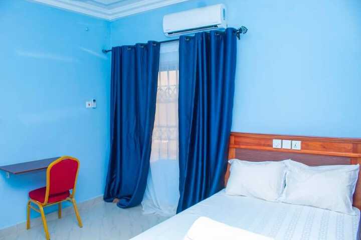 Room 8 of 16
