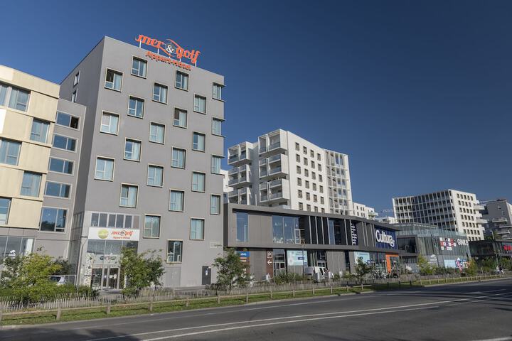 Appart-Hôtel Mer &  Golf City Bordeaux Lac in Bordeaux
