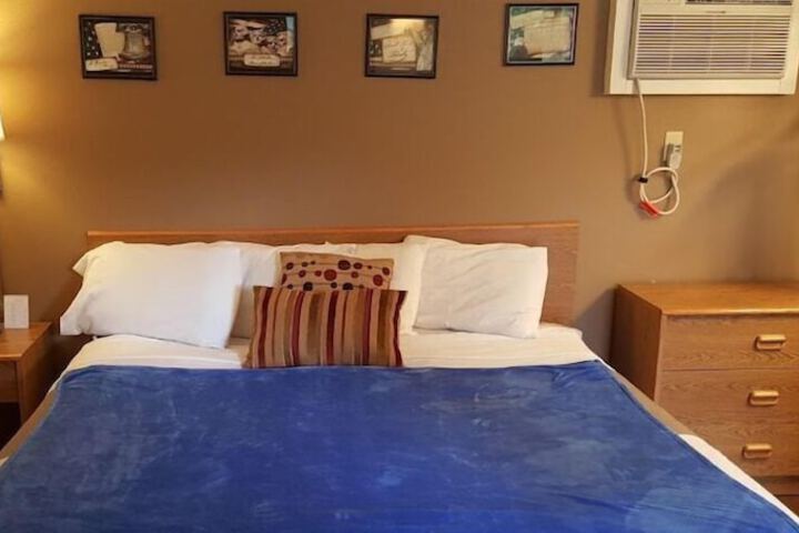 Room 35 of 83