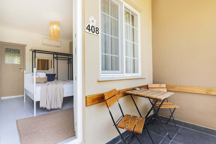 Room 21 of 102