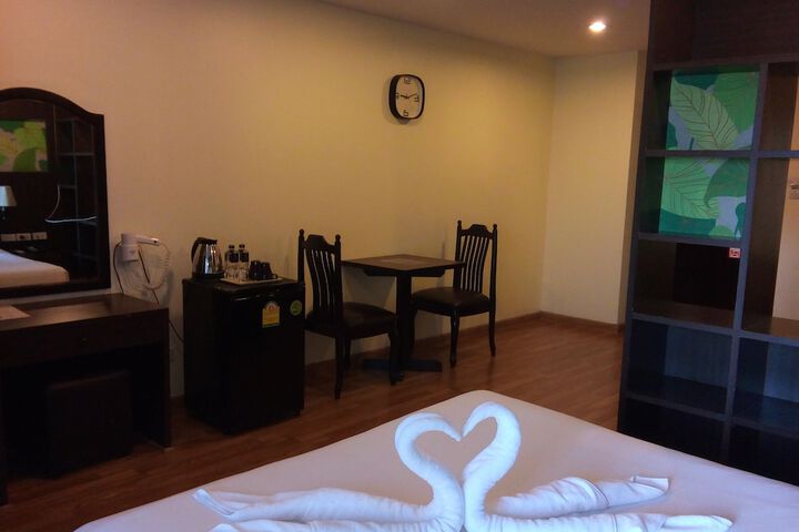 Room 100 of 186