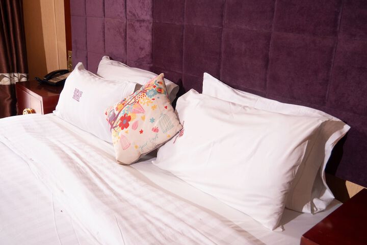 Room 6 of 16