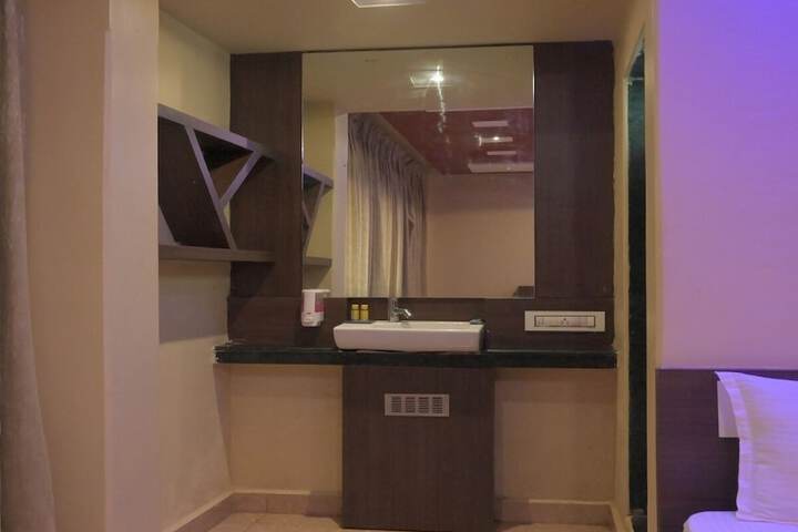 Room 2 of 43