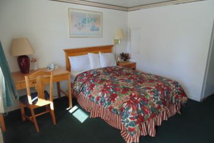 Room 10 of 14
