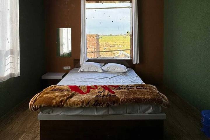 Room 7 of 28