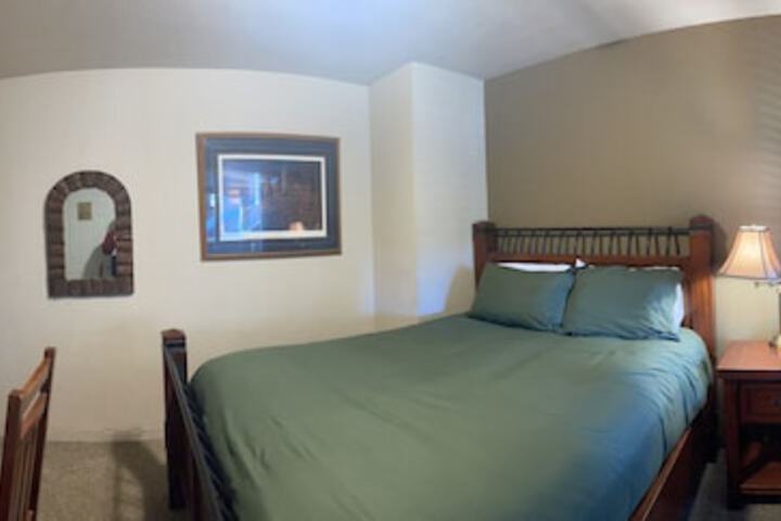 1 Queen Bed (24 of 47)