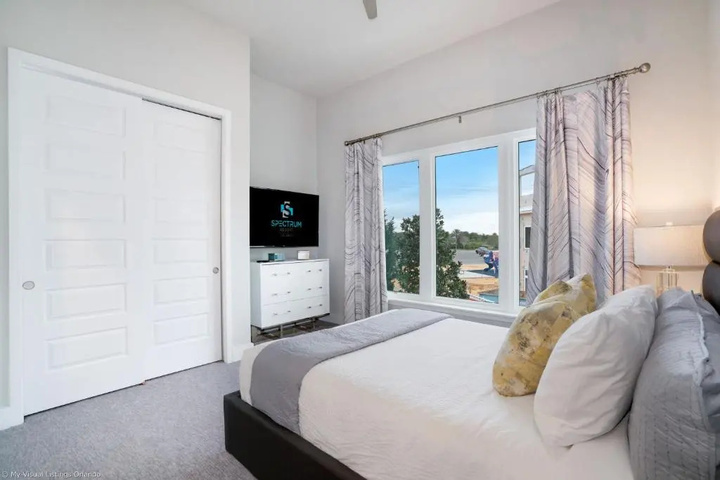 Room 4 of 12