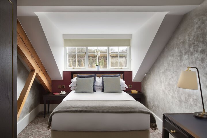 Room 4 of 37