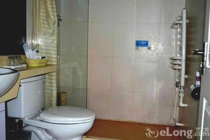 Room 12 of 114