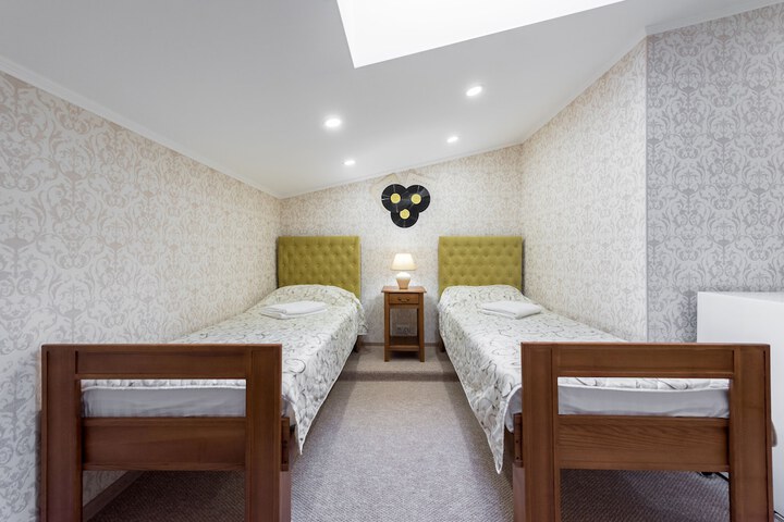 Room 42 of 68