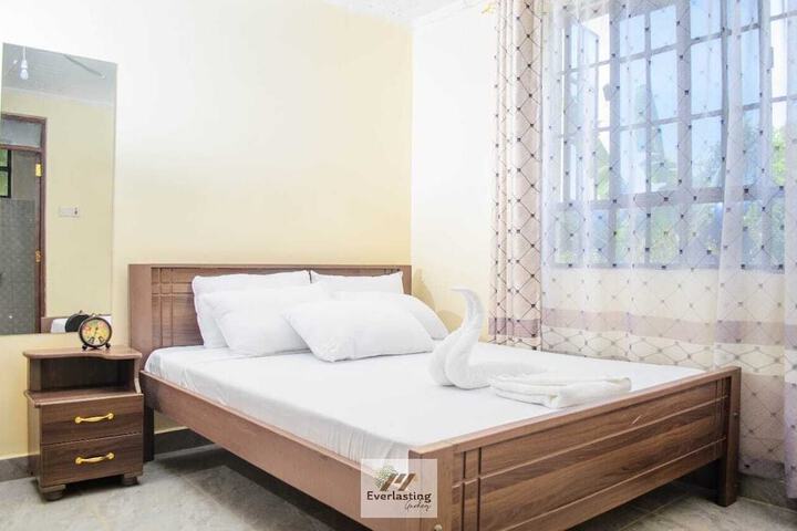 Room 6 of 25