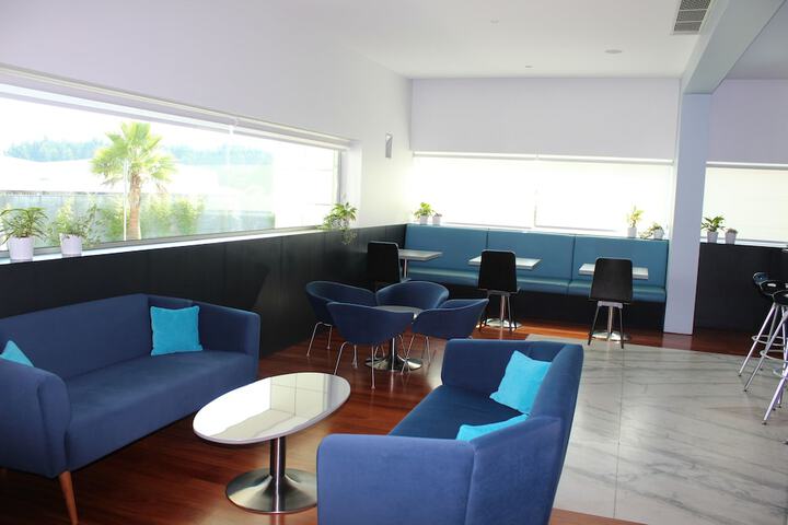 Lounge 29 of 43