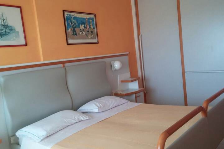 Room 4 of 24