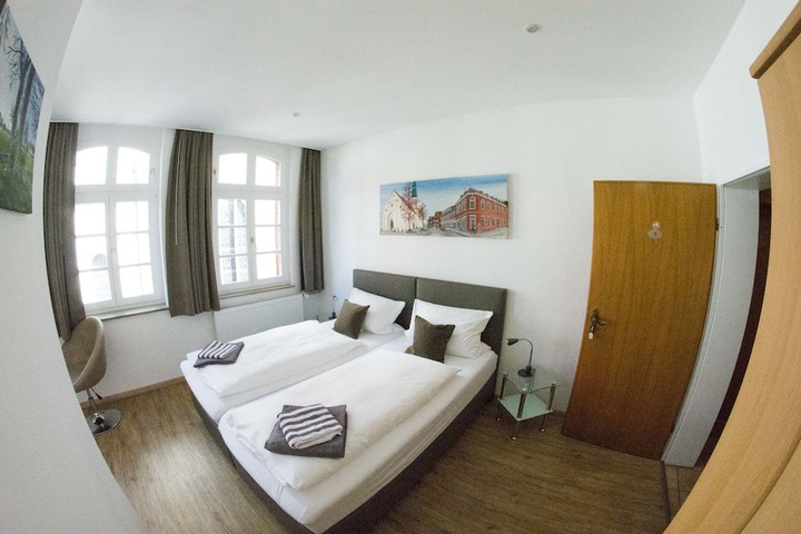 Room 4 of 44