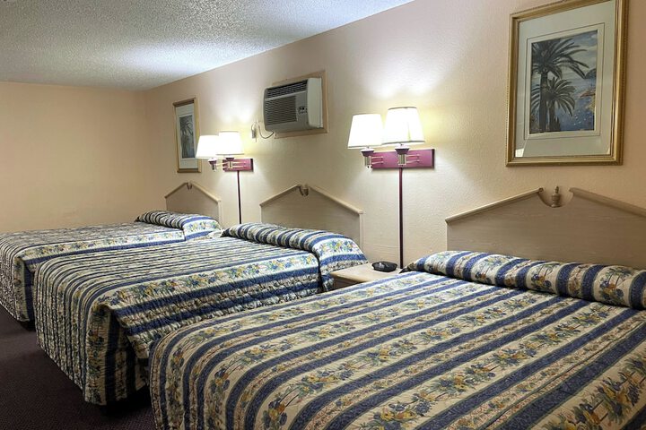Room 4 of 17