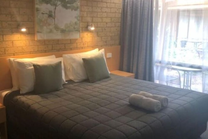 Room 4 of 42