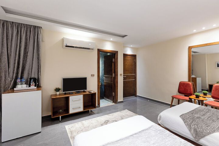 Room 3 of 103