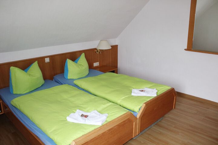 Room 10 of 12