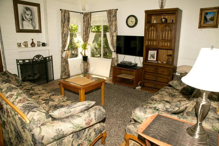 Room 3 of 9