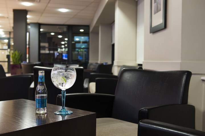 Lounge 40 of 49