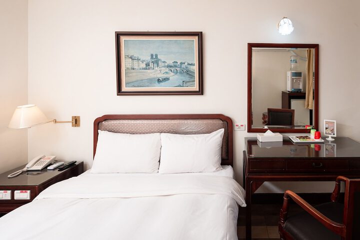 Room 9 of 38