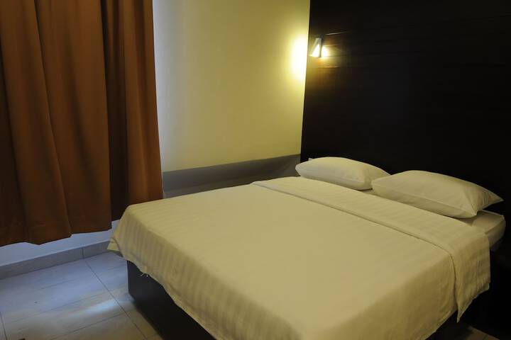 Room 9 of 17