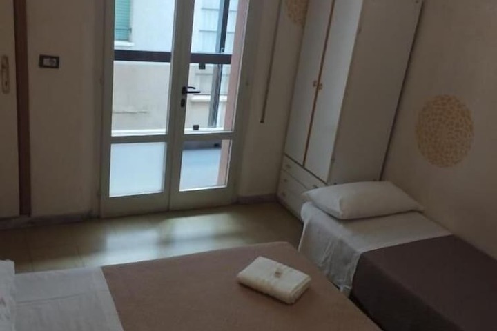 Room 4 of 17