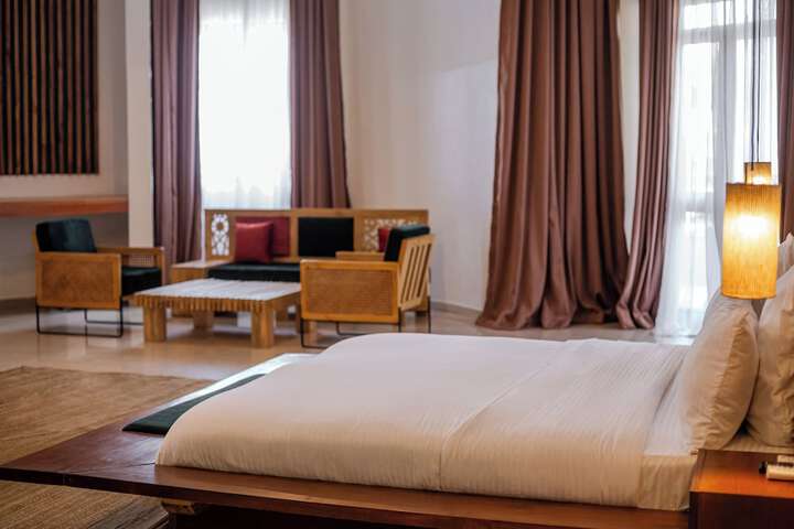 Room 9 of 15