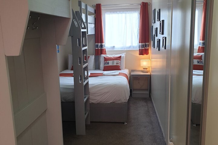 Room 9 of 83