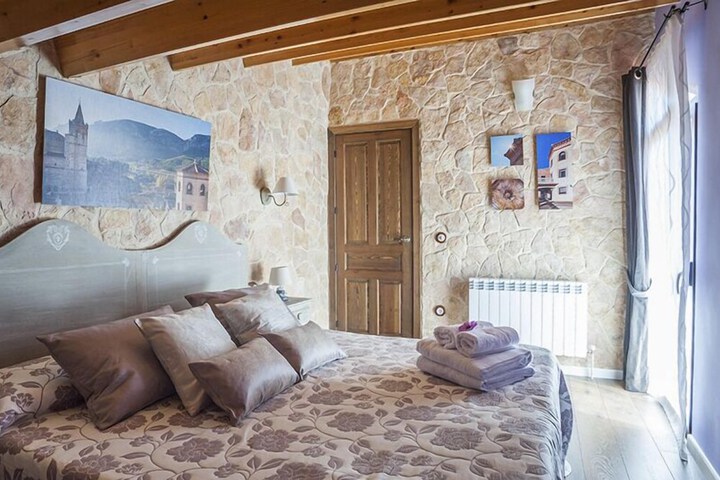 Room 9 of 36